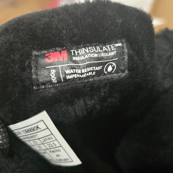 UGG BUTTE II CWR Boot Size 5 (Big Kid) - Picture 8 of 9